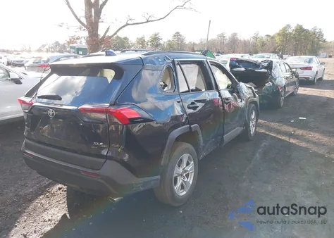 2020 Toyota Rav4 Xle z USA, uszkodzony, nr VIN 2T3W1RFVXLC045821